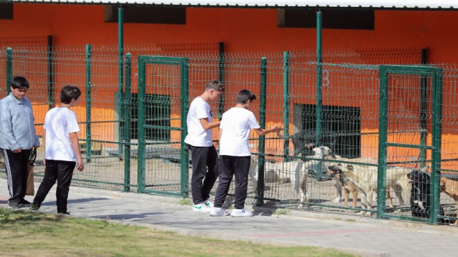 Aliağalı öğrencilerden Pati Park’a ziyaret