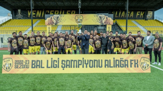 Aliağaspor FK, şampiyonluğu kutladı