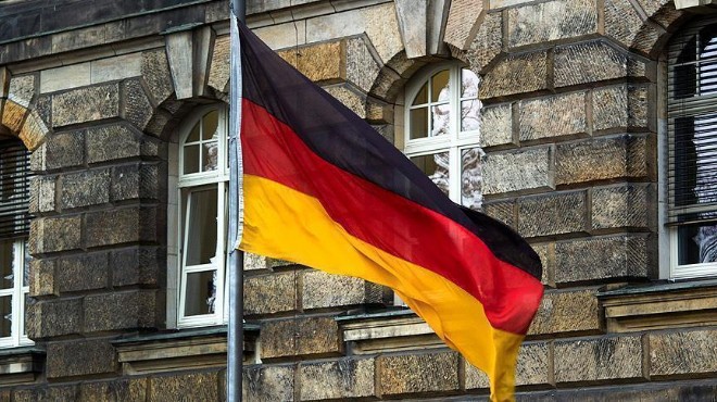 Almanya dan flaş iddia: 3 diplomat irtica talep etti