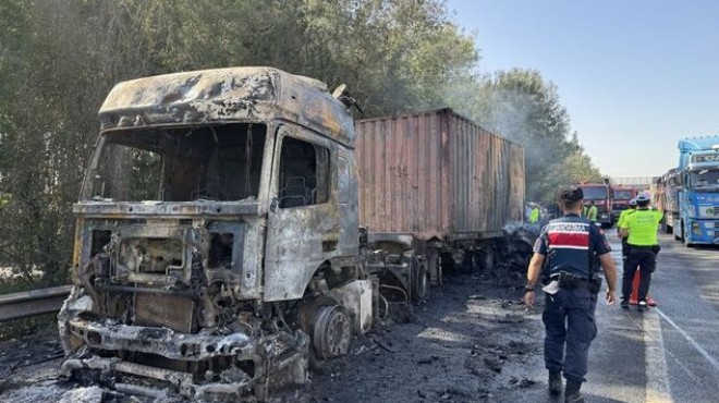 Anadolu Otoyolu nda feci kaza: İki TIR kül oldu!