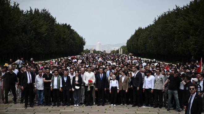 Anıtkabir e yürüyen Özel den Atatürk e  iktidar  sözü