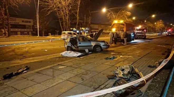 Ankara da iki otomobil çarpıştı: Ölü ve yaralılar var