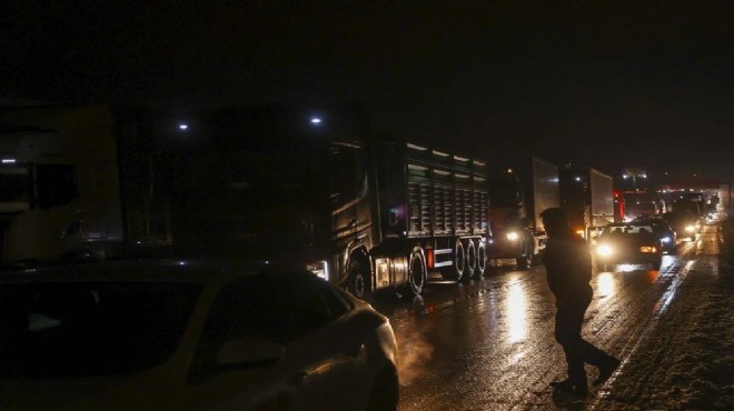 Ankara-Kırıkkale yolundaki kaza trafiği kilitledi
