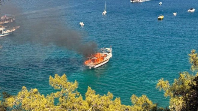 Antalya da tur teknesi yandı