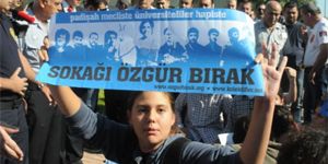 Arınç a öğrencilerden protesto: 16 gözaltı