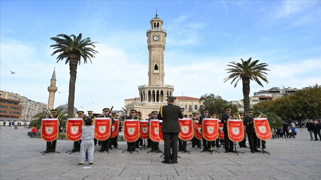 Askeri bandodan Konak ta 100 üncü yıl konseri!