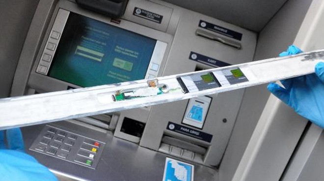 ATM den kart kopyalayan 3 zanlı tutuklandı