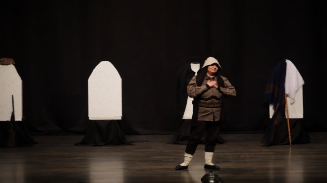 Aydın Büyükşehir Belediyesi Şehir Tiyatroları Anadolu Kadınları oyununu izleyicilerle buluşturdu