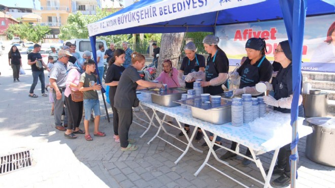 Aydın Büyükşehir Belediyesi vatandaşlara aşure ikram etti