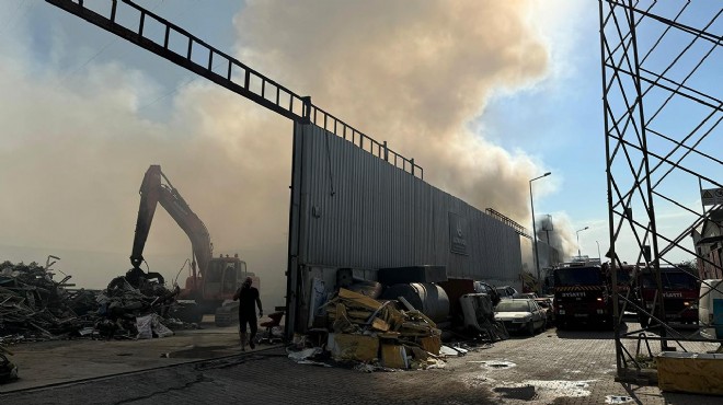 Aydın da fabrika deposundaki yangın kontrol altında