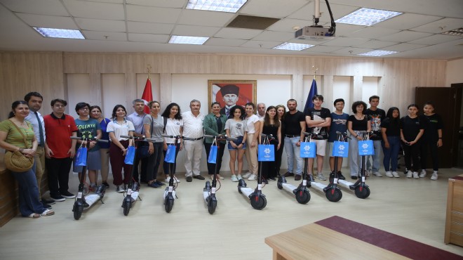Başkan Çerçioğlu gençlere ödüllerini verdi