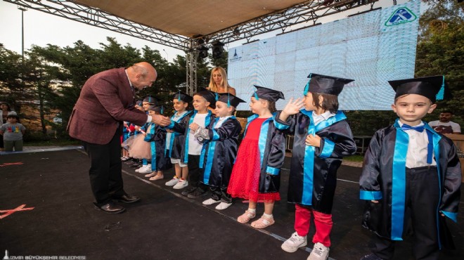 Başkan Soyer mezuniyete katıldı...  Çocukların gözlerinde umudu bulacaksınız 