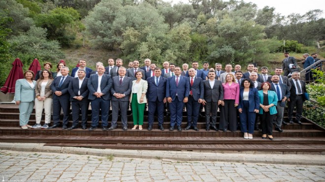 Tugay dan ilçe belediye başkanları ile zirve: Neler konuşuldu?