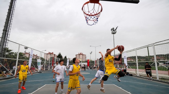 Basketbolcular Gaziemir’de kıyasıya yarıştı