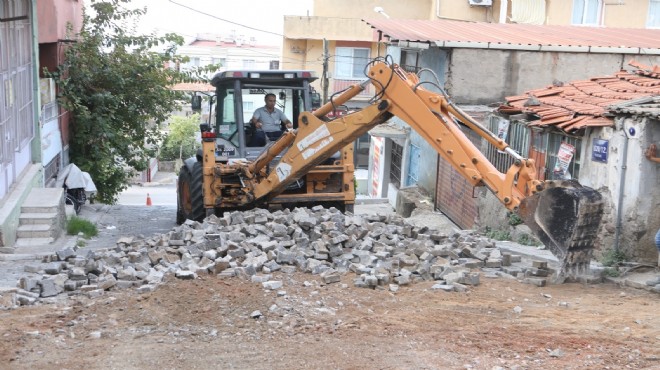 Bayraklı da yol çalışmaları tam gaz