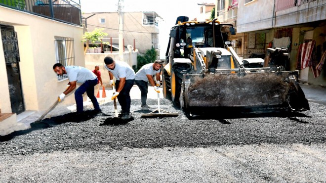 Bayraklı da yollar yenileniyor