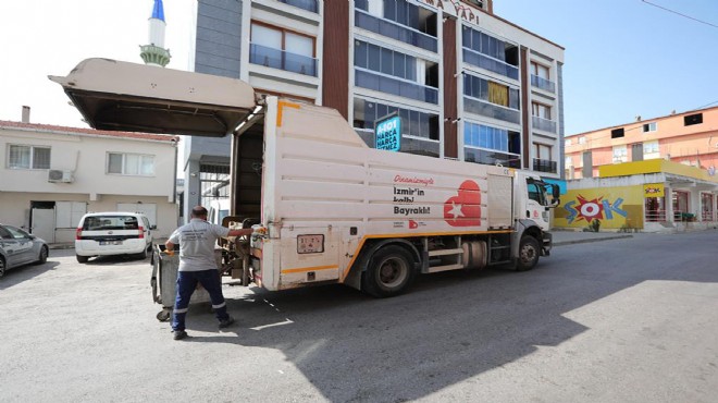 Bayraklı sokaklarında temizlik seferberliği