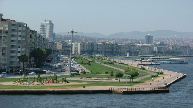 Bayramda kalanların tercih noktası: İzmir Kordon!