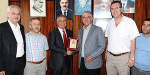 Başkan Durak a Genel-İş ten plaket