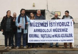 İzmir deki tarihi müze için  yıkılmasın  eylemi