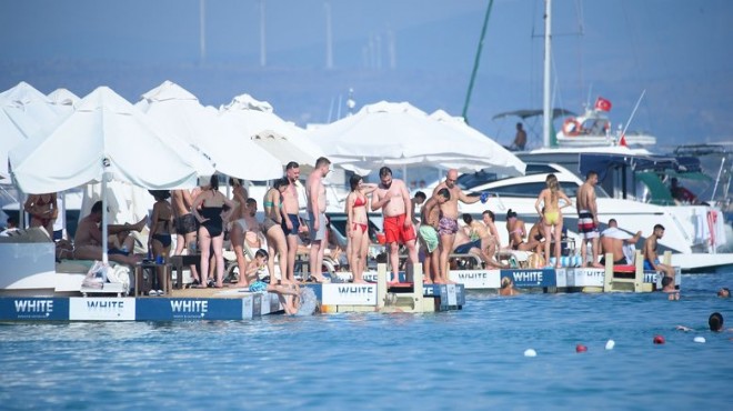 Beach ve oteller dolu...  Instagram  Çeşme ye çelme takamadı!