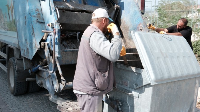 Bergama da çöp konteynerleri temizleniyor