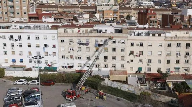 Beş katlı apartman çöktü: Üç kişi öldü!