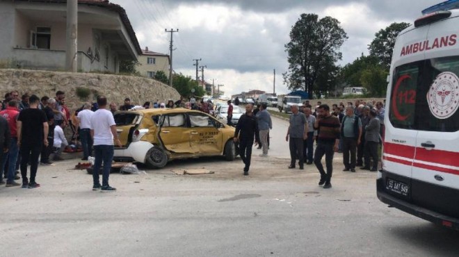 Beton mikseri ile taksi çarpıştı: 5 yaralı