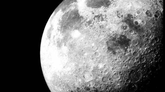 Bilim insanları uyardı: Ay küçülüyor!