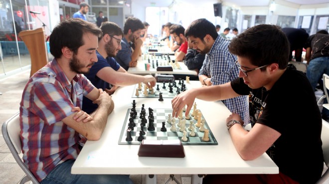 Bornova da satranç heyecanı