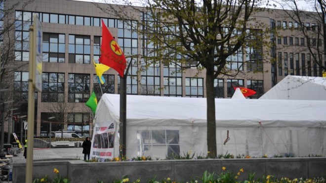 Brüksel’deki PKK çadırı yeniden kuruldu!