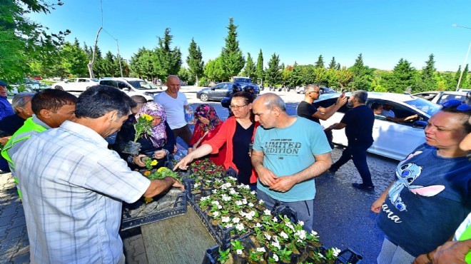 Büyükşehir’den mezarlıklarda çiçek sürprizi