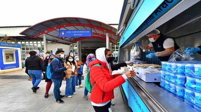 Büyükşehir den üniversitelilere sıcak yemek