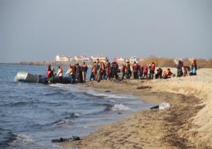 İzmir’den yürek yakan fotoğraf: Denizde ağırlık yapmasın diye… 