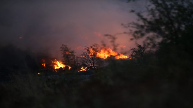 Çanakkale de zirai alanda yangın çıktı