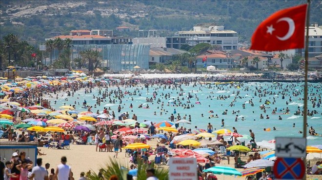 Çeşme de bayram yoğunluğu: Nüfus 500 bine fırladı!