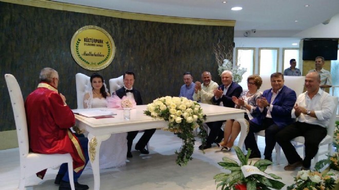 CHP İzmir i buluşturan nikah