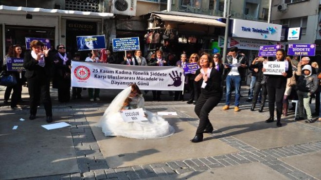 CHP’li Kadınlardan şiddete tiyatrolu tepki