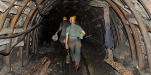 Çin de iki kömür madenini sel bastı: 15 ölü