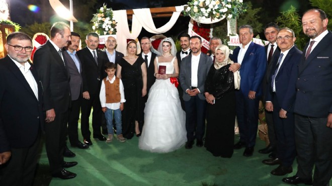 Cumhur İttifakı nı İzmir de buluşturan düğün