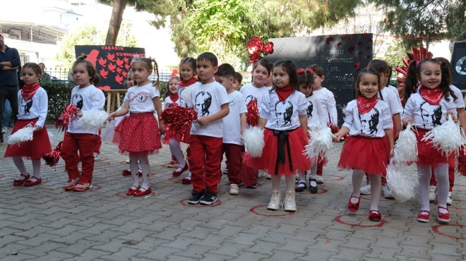 Cumhuriyet Bayramı Aydın Büyükşehir Belediyesi nin Çocuk Gelişim Merkezlerinde coşkuyla kutlandı