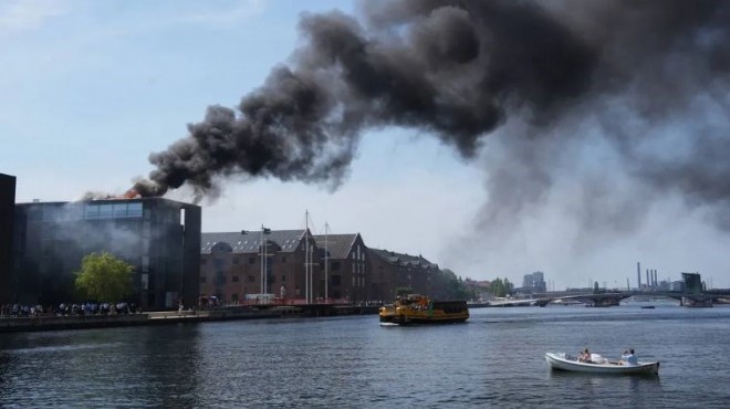 Danimarka da bakanlık binasında yangın çıktı