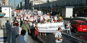 İzmir de  12 Eylül  yürüyüşü