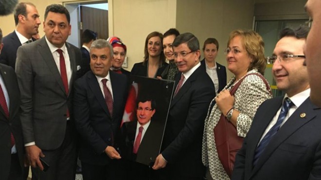 Davutoğlu’na Karşıyaka’dan özel tablo