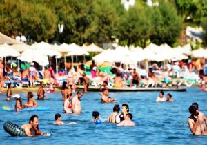Bodrum’da ‘clublar’ boşaldı, halk plajları doldu 