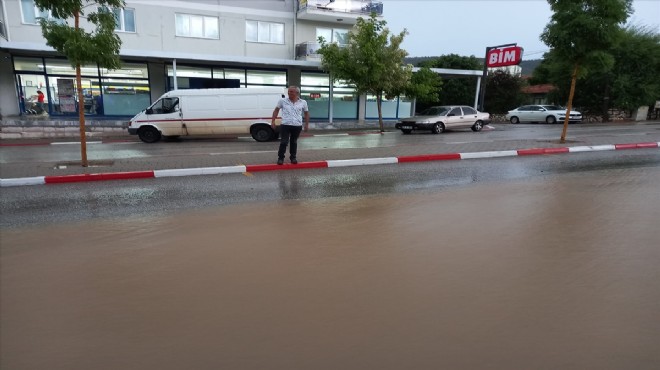 Denizli de sağanak hayatı olumsuz etkiledi