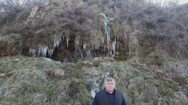 Denizli nin Güney Şelalesi dondu