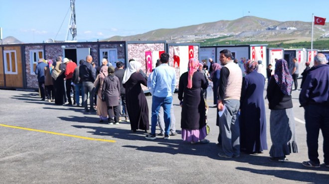 Deprem bölgesinde hüzünlü seçim!