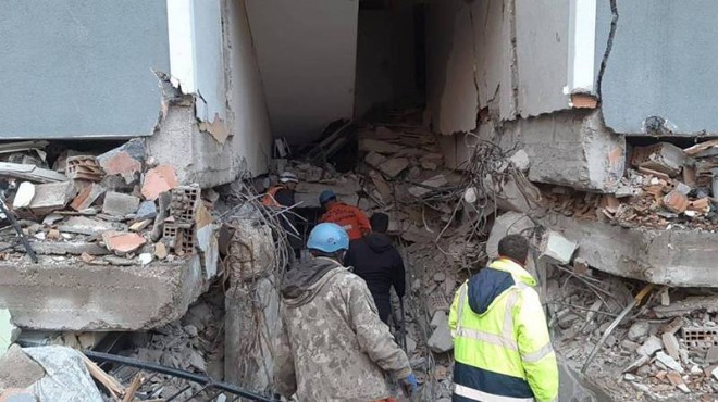 Deprem bölgesindeki tabip odası başkanları: Salgından korkuyoruz!