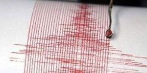 İzmir de deprem paniği: 10 dakikada iki kez sallandık